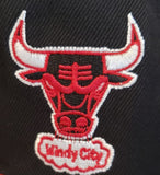 Chicago Bulls - Mitchell & Ness - Team Script "Windy City" Patched Snapback